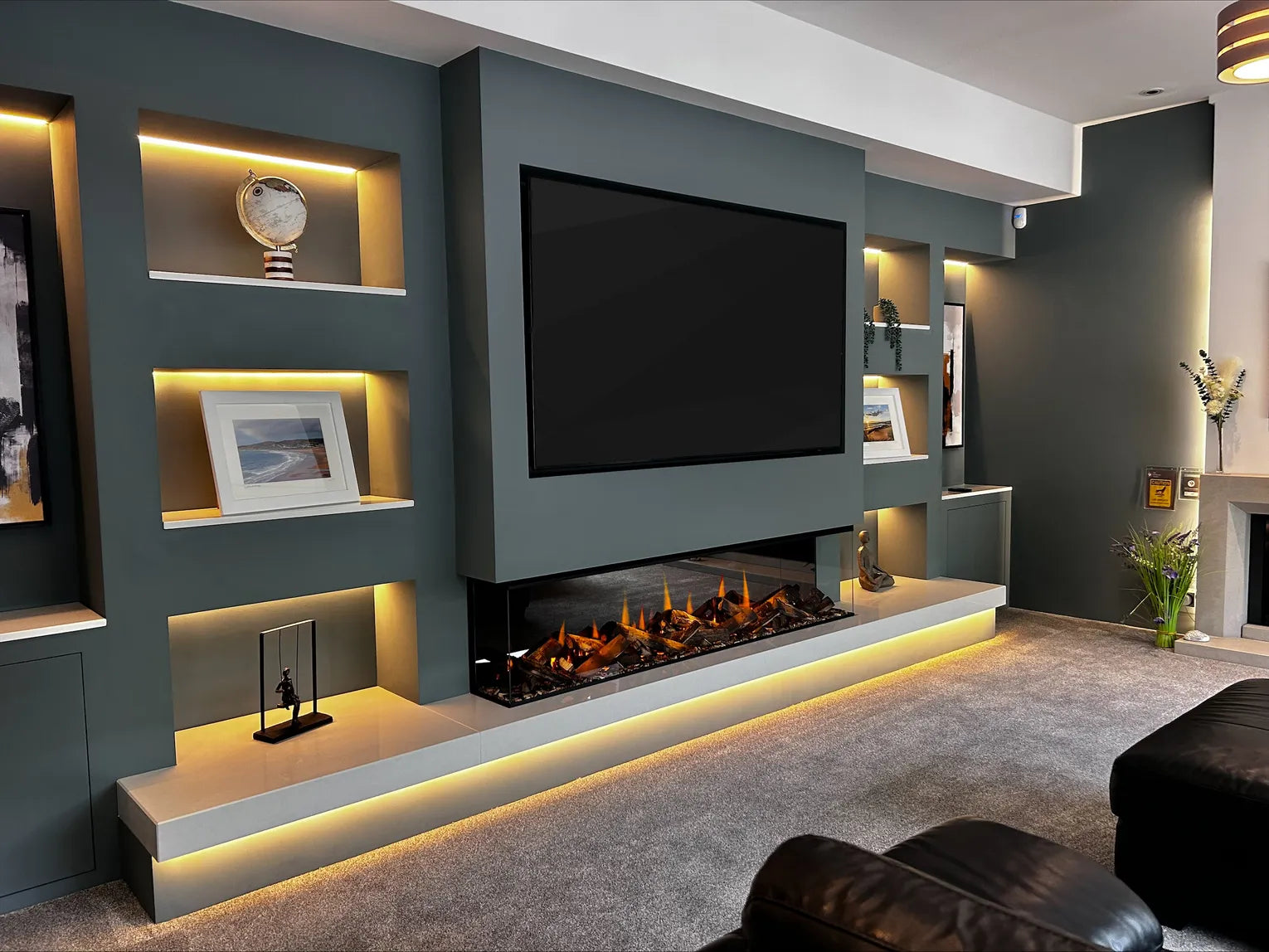 British Fires | New forest Black edition 75 inch electric fireplace - FCBUS0027
